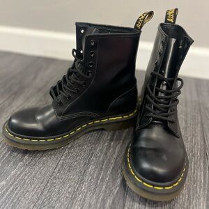 Dr. Martens Women’s Smooth Leather Lace Up Boots Size 7 LIKE NEW